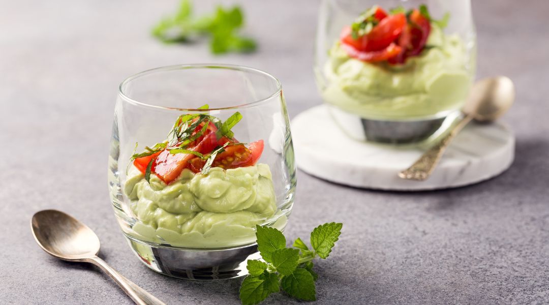 Guacamole et glace à la tomate