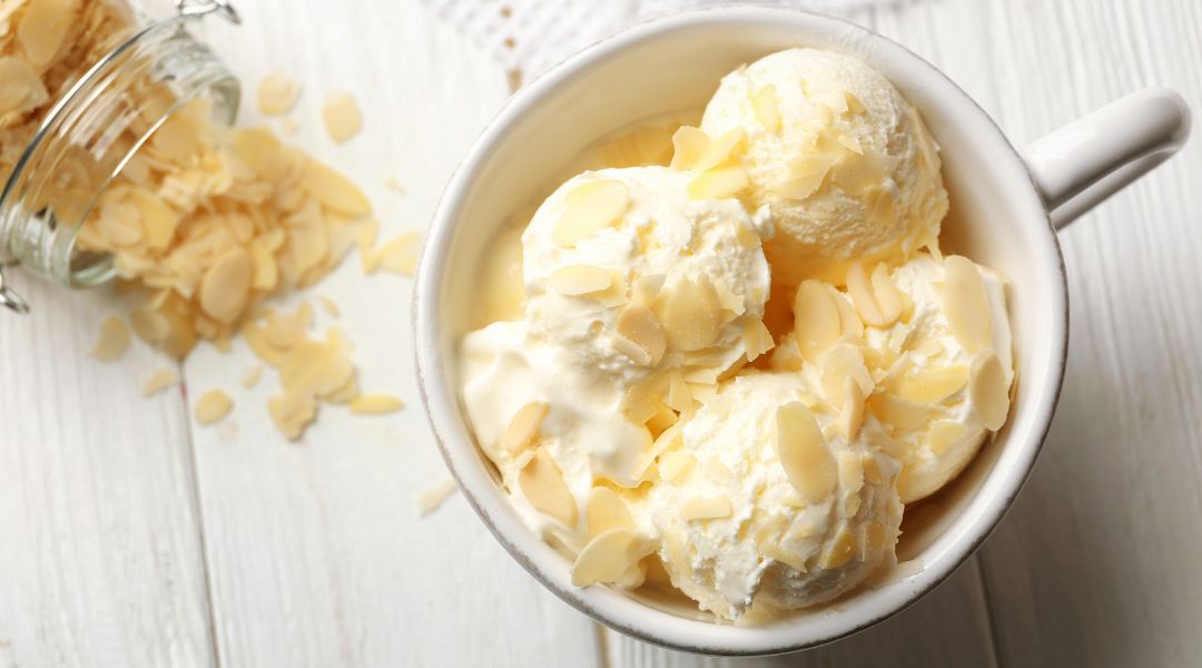 Glace aux amandes caramélisées