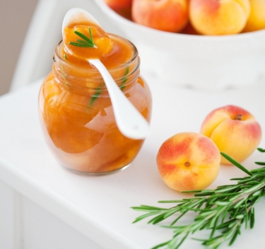 Confiture pêche-romarin-vanille Magimix.
