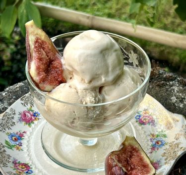 Fig leaf, honey & vanilla ice cream Magimix.