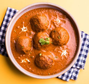 Chicken Meatballs in Red Curry Magimix.