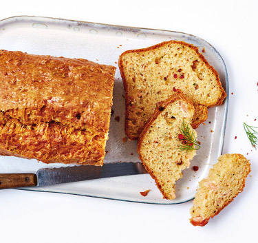 Cake saumon, aneth et baies rouges Magimix.