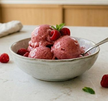 Raspberry frozen yogurt Magimix.