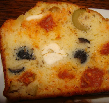 Cake chorizo, olives et féta Magimix.