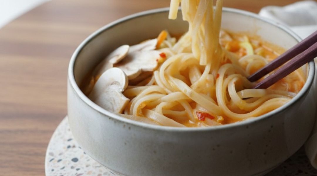 Nouilles aux crevettes et au curry
