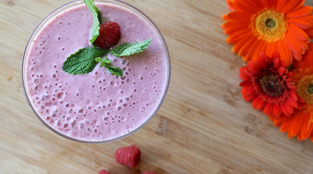 Smoothie rose au tofu