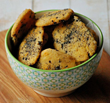 Galettes de fromage, olives noires Magimix.