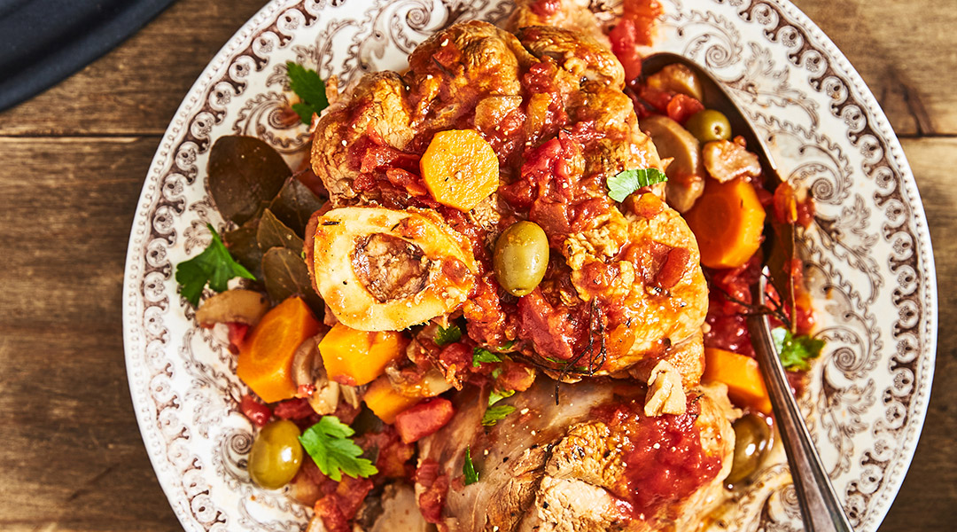 Pork shank, carrots and tomatoes