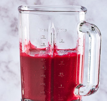Cabbage, beetroot & strawberry juice Magimix.