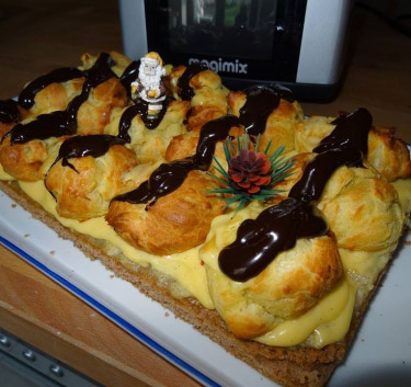 Bûche aux Profiteroles Magimix.