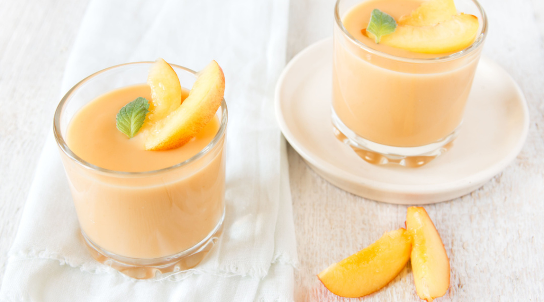 Velouté de pêches au basilic