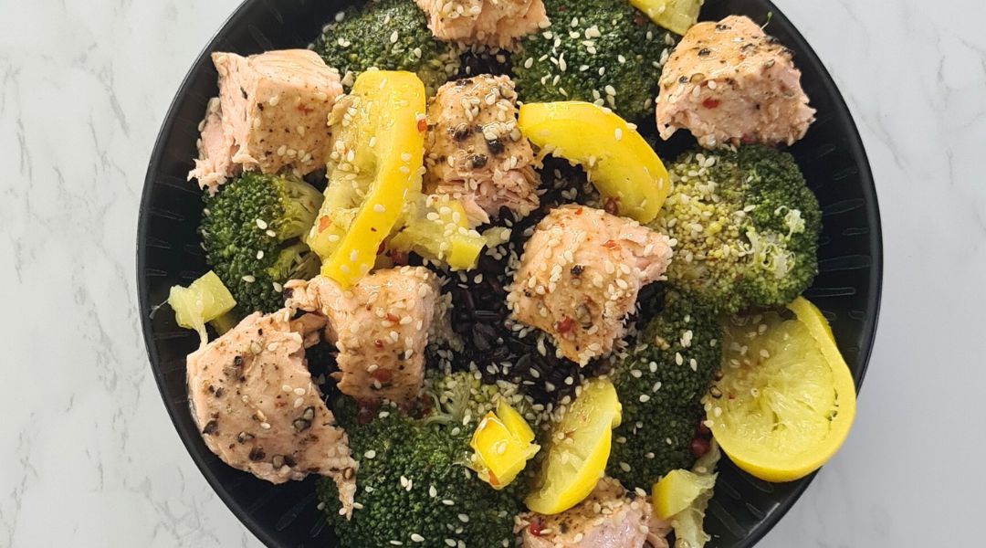 Salade de riz noir et saumon
