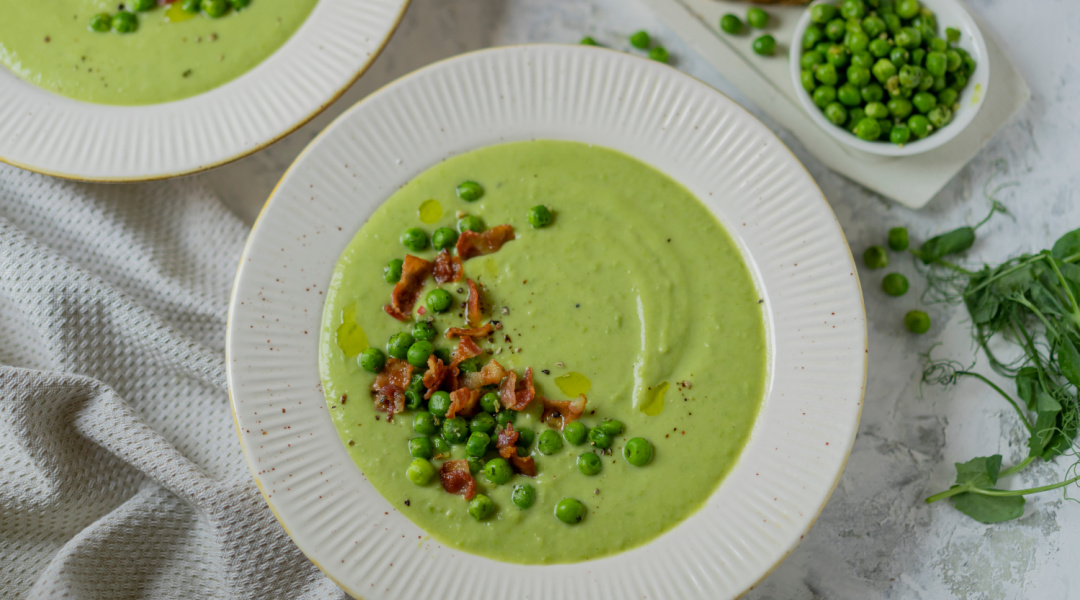 Velouté de pois et chips de bacon