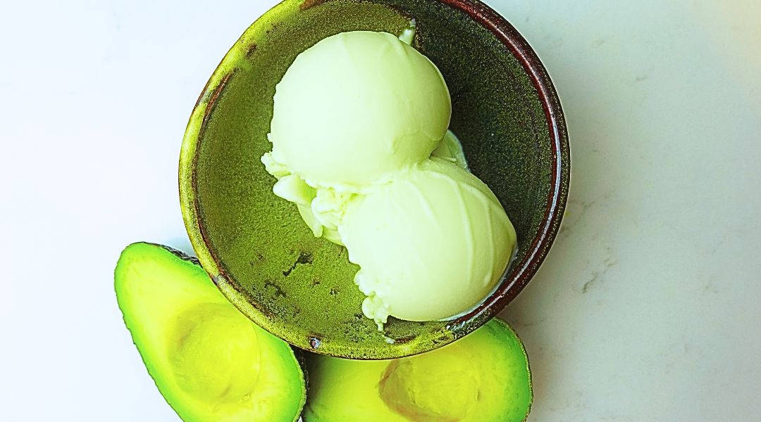 Glace à l'avocat et au miel