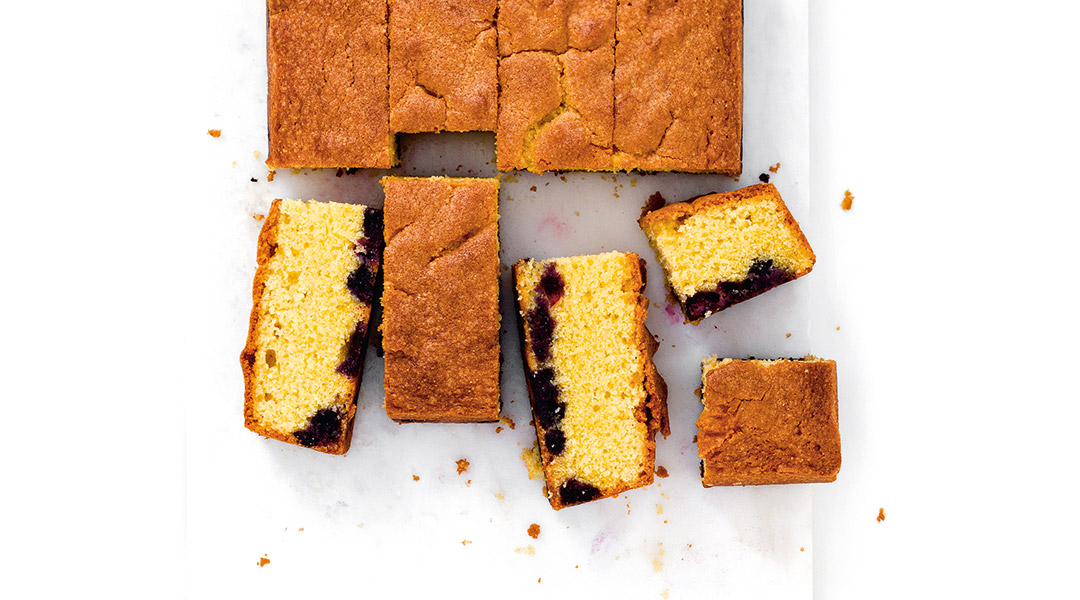 Gâteau au maïs & aux myrtilles