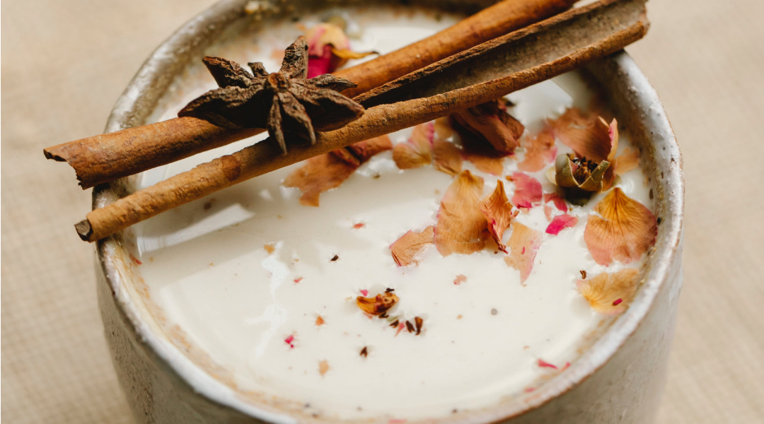 Lait chaud dattes et épices