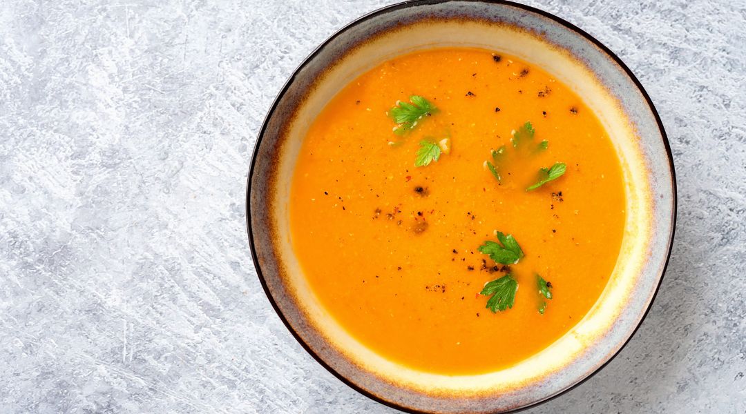 Velouté de lentilles corail au lait de coco
